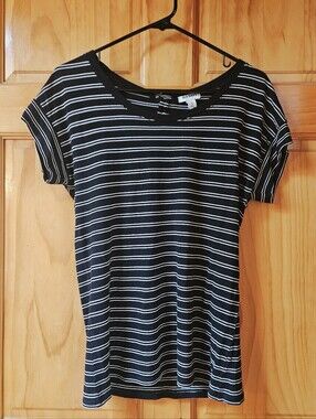 Old Navy Tee Black And White Stripe